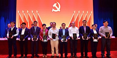 不朽情缘精机荣获新桥街路产值和纳税企业称号